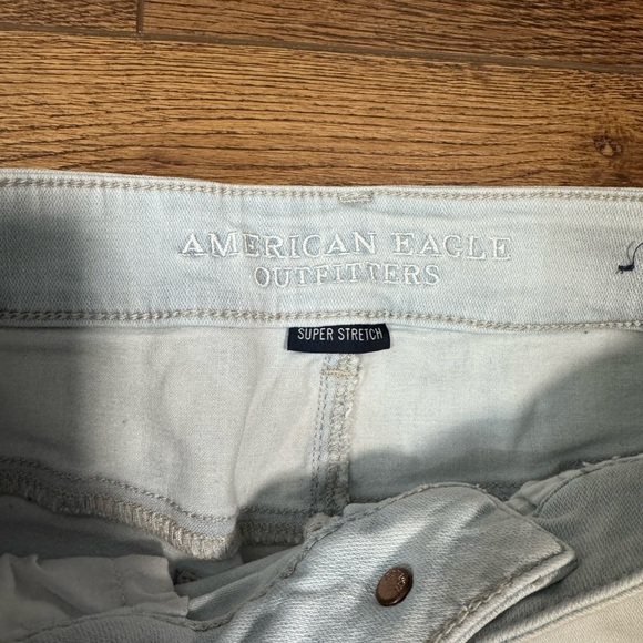 American Eagle Light Wash Jean Shorts - Picture 3 of 6